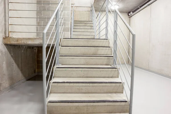 Escalier dans un bâtiment — Photo