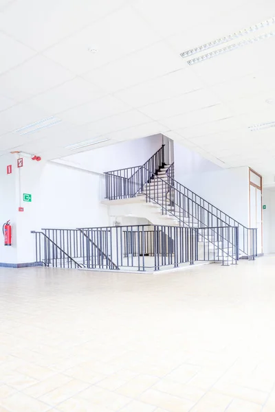 Escalera en un edificio —  Fotos de Stock