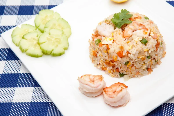 Thailändisches Essen auf einem Teller — Stockfoto