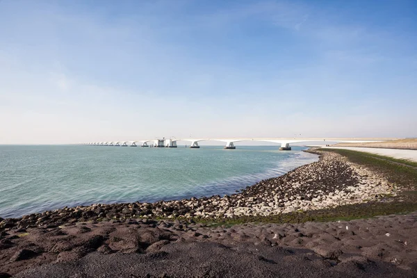 Bro över havet — Stockfoto