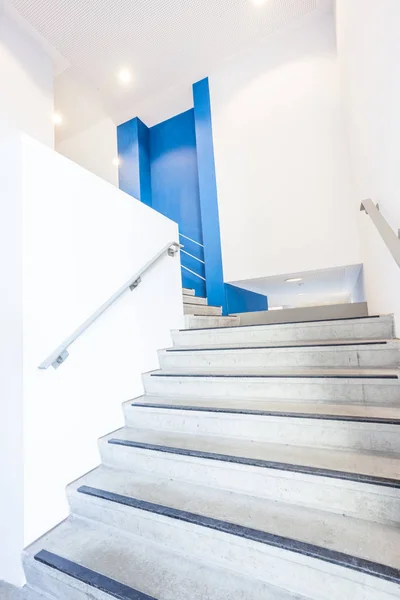 Escalera en un edificio — Foto de Stock