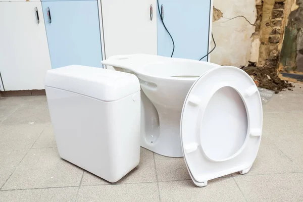 Toilet moet nog worden geïnstalleerd — Stockfoto