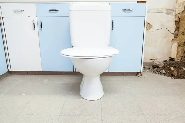 Туалет еще не установлен — стоковое фото