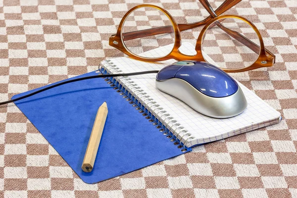 Notepad with glasses — Stock Photo, Image