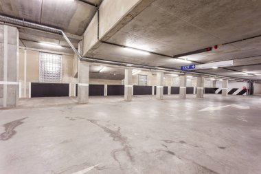 bir yeraltı otoparkı