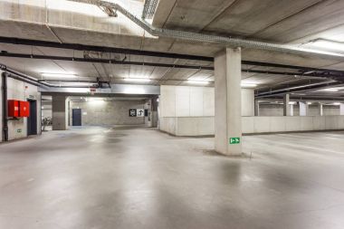 bir yeraltı otoparkı