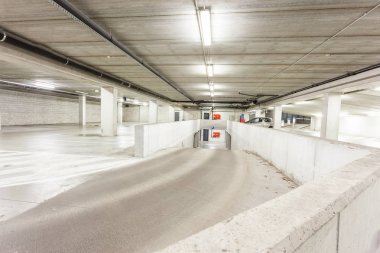 bir yeraltı otoparkı