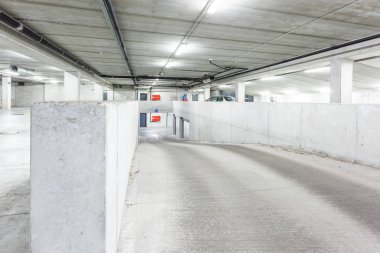 bir yeraltı otoparkı