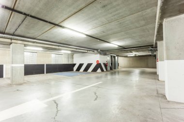 bir yeraltı otoparkı