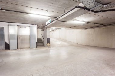 bir yeraltı otoparkı