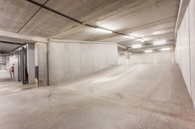 bir yeraltı otoparkı