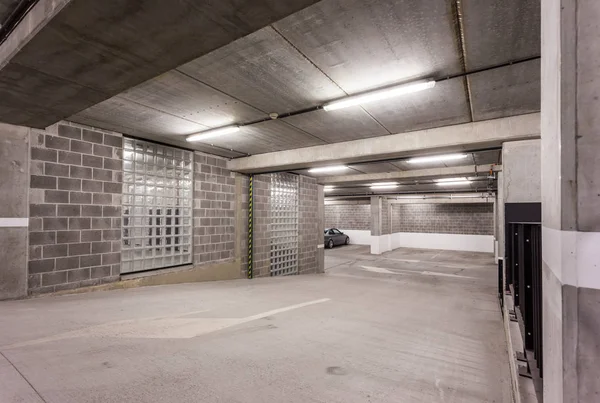 bir yeraltı otoparkı