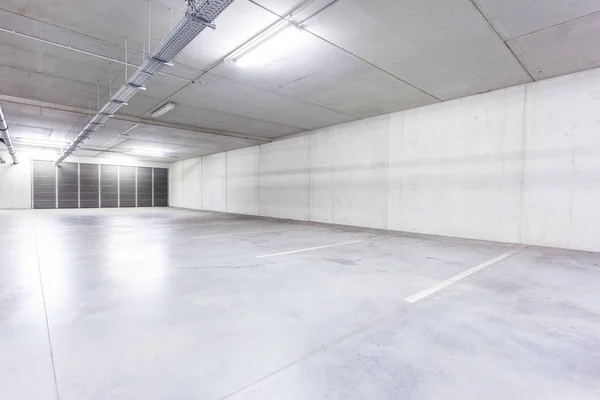 bir yeraltı otoparkı