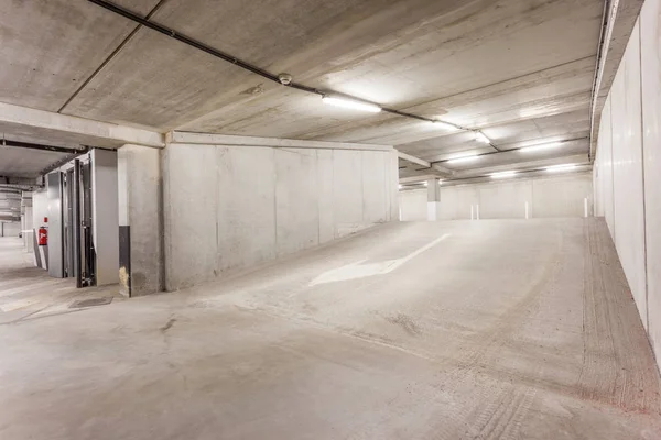 bir yeraltı otoparkı