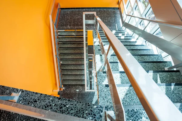 Escalier dans un bâtiment — Photo