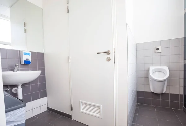 Urinal and sink — Stock Photo, Image