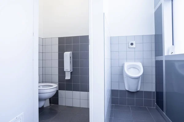 Urinal und Toilette — Stockfoto