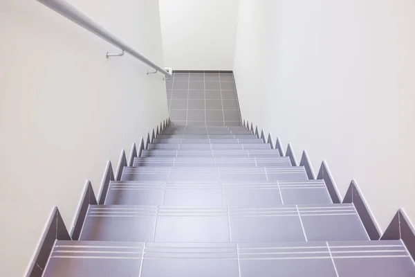 Escalera en un edificio — Foto de Stock