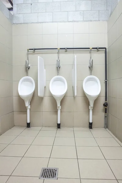 Urinal na parede — Fotografia de Stock