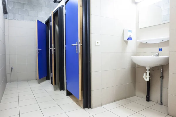 Doors from toilets and sinks — Stock Photo, Image