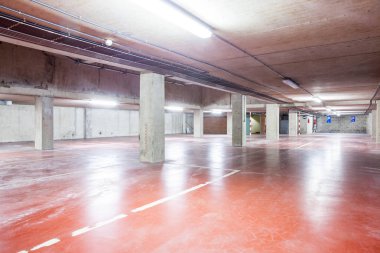 bir yeraltı otoparkı