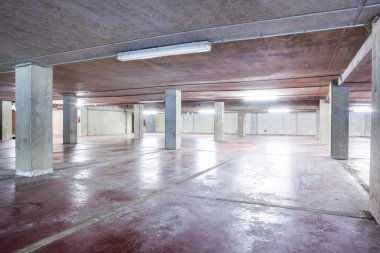 bir yeraltı otoparkı