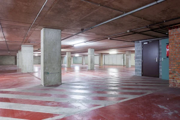 bir yeraltı otoparkı