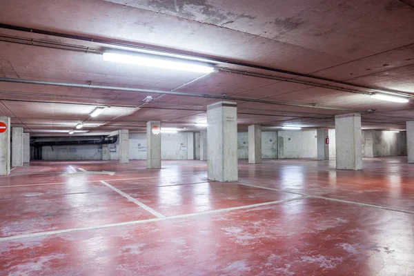 bir yeraltı otoparkı