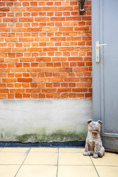 Dog door stop — Stock Photo, Image