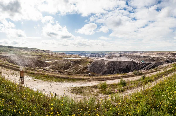 Буре вугілля шахти — стокове фото