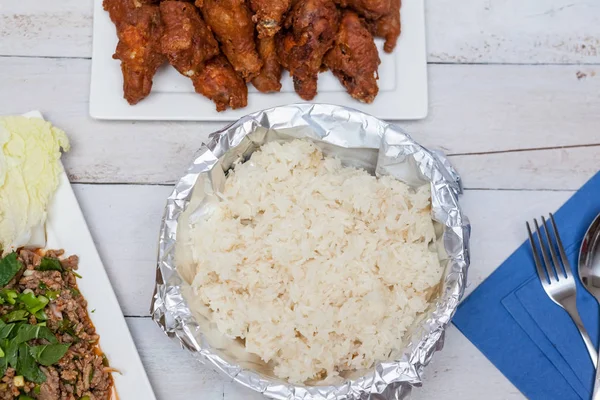 Gedämpfter Reis mit Flügeln — Stockfoto
