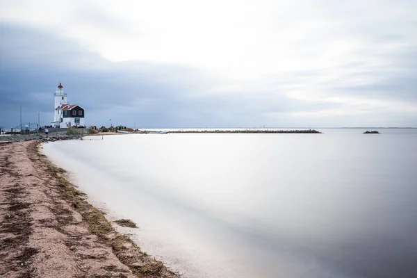 Faro en un día nublado — Foto de Stock