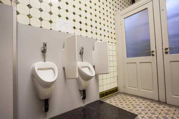 Portas de urinol e WC — Fotografia de Stock