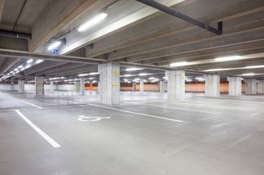 bir yeraltı otoparkı