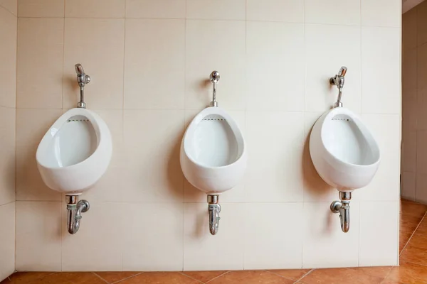 Urinal na parede — Fotografia de Stock