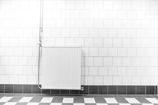 Radiator op de muur — Stockfoto