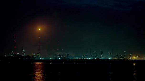 Найдовша Вода Вночі Промисловості Палаючим Полум — стокове відео
