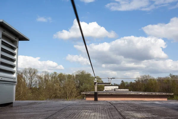 Sicherheitsseil auf dem Dach — Stockfoto