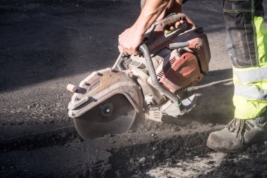 Benzin üzerindeki elmas öğütme makinesi