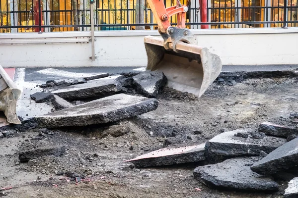 Breaking out asphalt — Stock Photo, Image