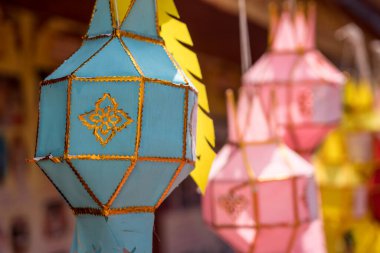 Geleneksel kağıt fener 