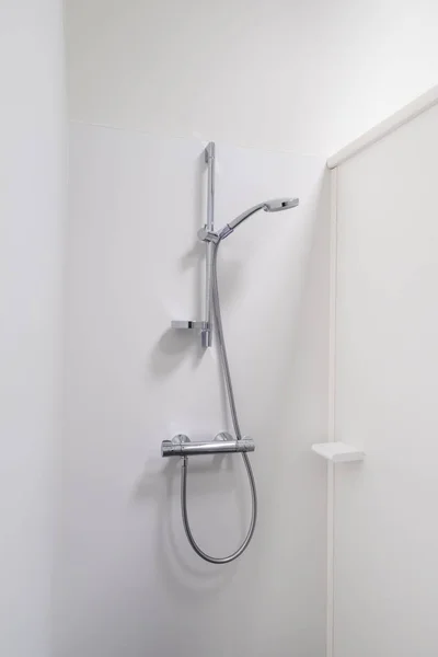Kran prysznicowy z głównym opryskiwaczem — Zdjęcie stockowe