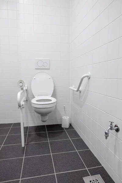 Engelli bir tuvalet — Stok fotoğraf