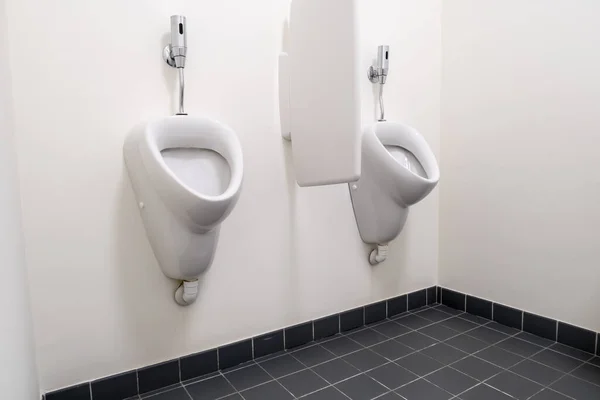 Urinarios Edificio Viejo Solo Para Hombres —  Fotos de Stock