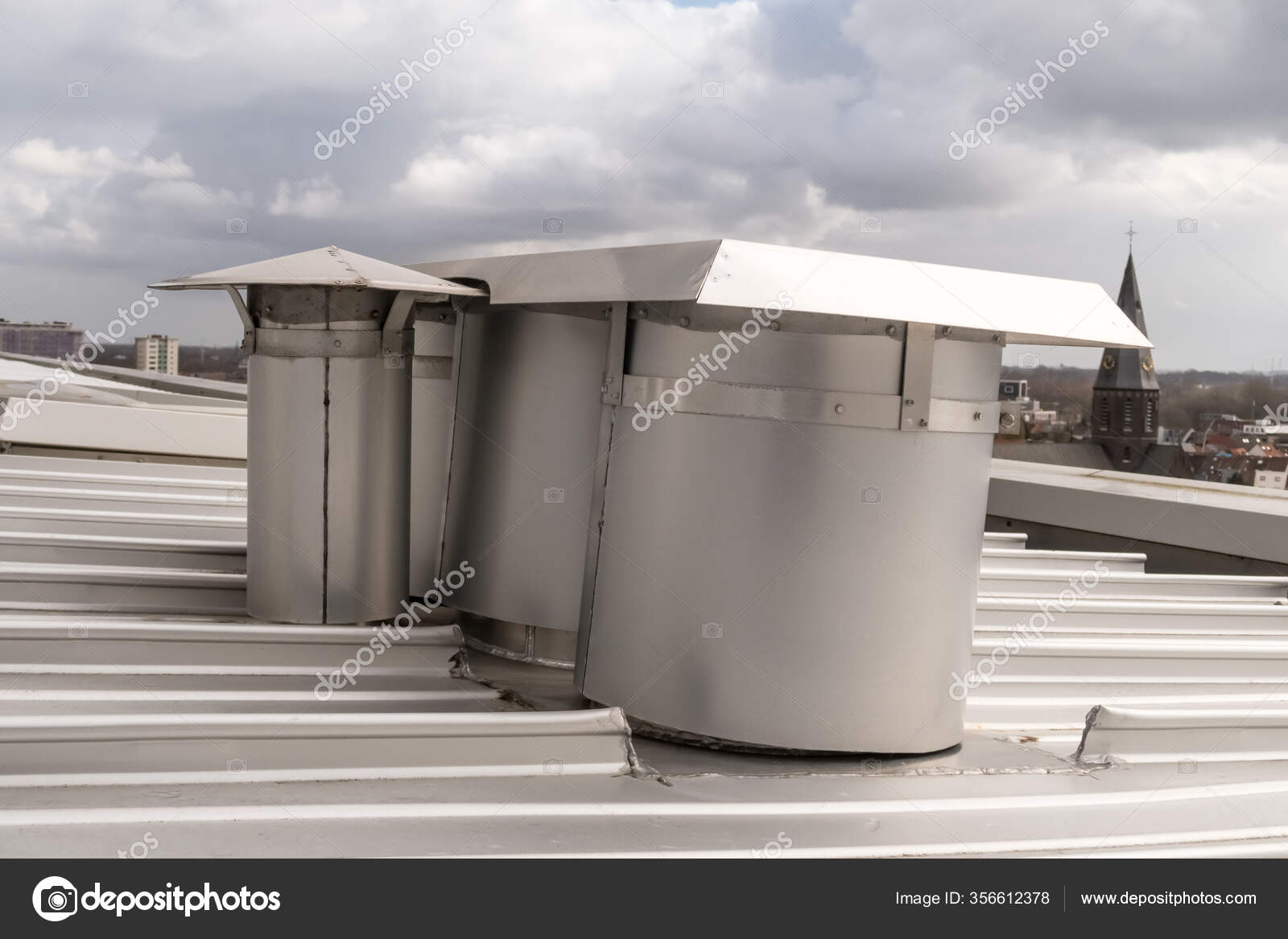 Hay Pequeñas Chimeneas Ventilación Techo Aluminio — Foto de stock