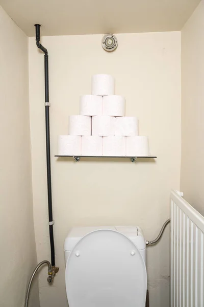 Een Toilet Een Gebouw Whit Een Anaal Sprinkler — Stockfoto