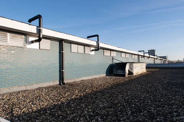 Ventilatoren Het Dak Van Een Hoog Gebouw Het Industriegebied — Stockfoto