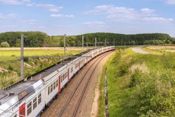 Tågspår Försvinner Horisonten Med Molnig Himmel — Stockfoto