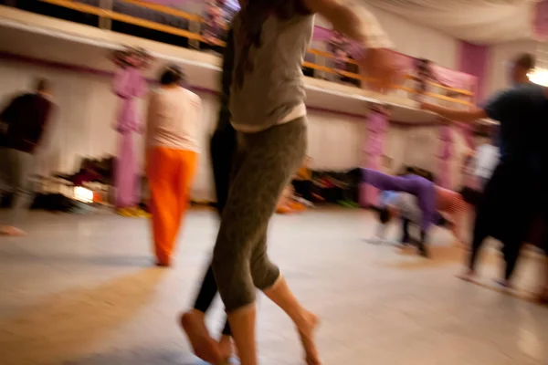 Dansarna rörelse suddig, abstrakt — Stockfoto