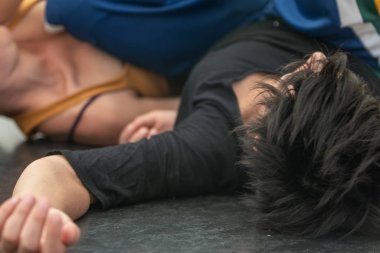 dancers mooving, contact improvisation, detail